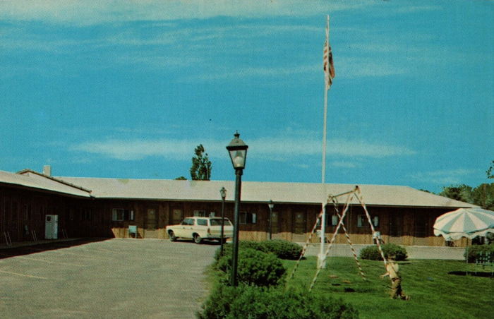 Aspen Motor Inn (Willing Motel) - Vintage Postcard (newer photo)